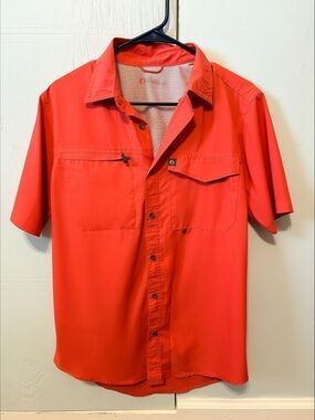 The American Outdoorsman Fishing Shirt Men’s Medium Orange Short Sleeve